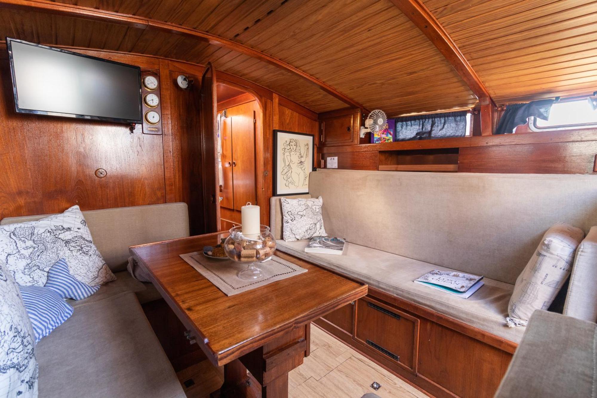 Quo Vadis Yacht Bari Exterior foto