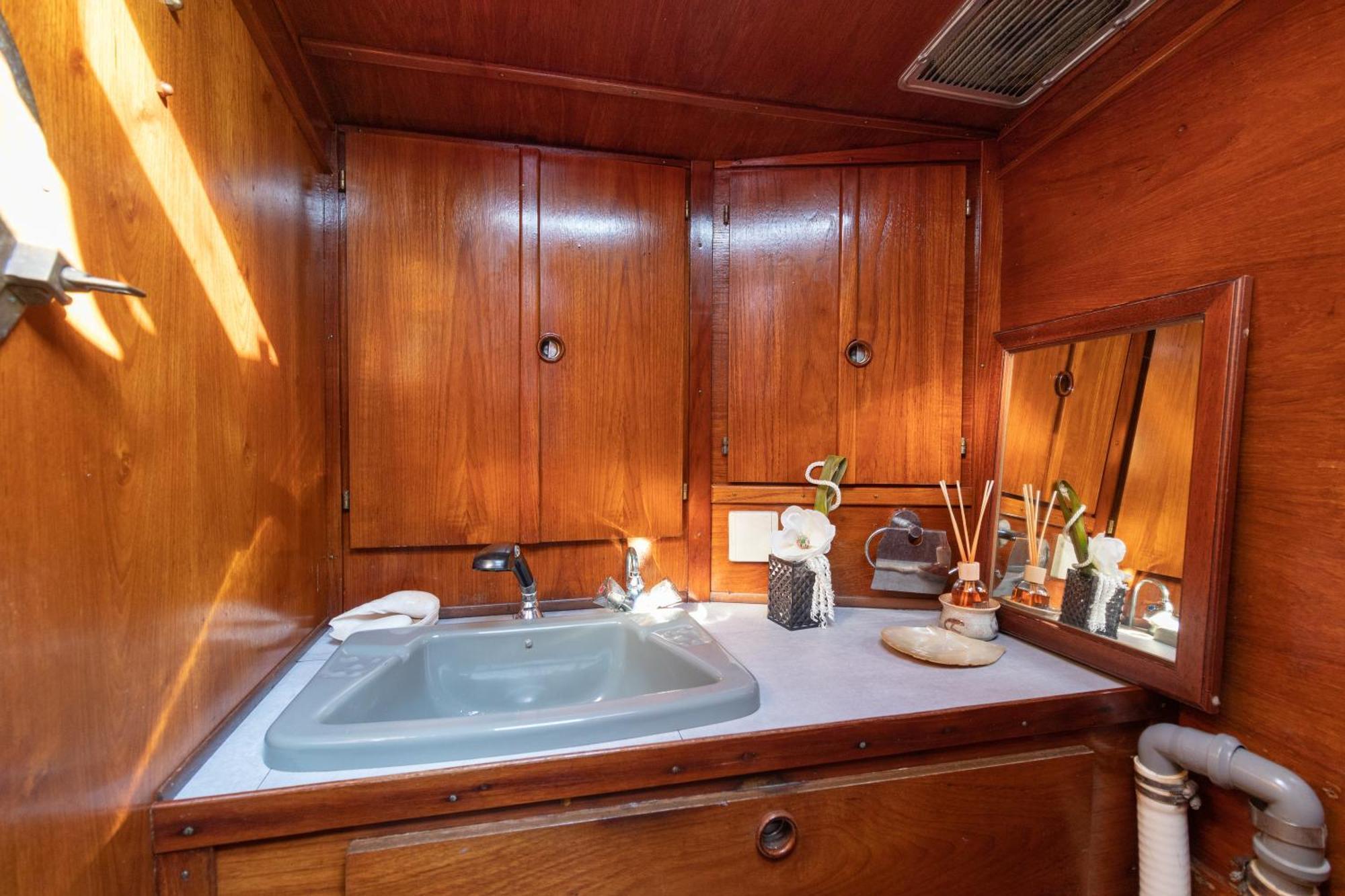 Quo Vadis Yacht Bari Exterior foto
