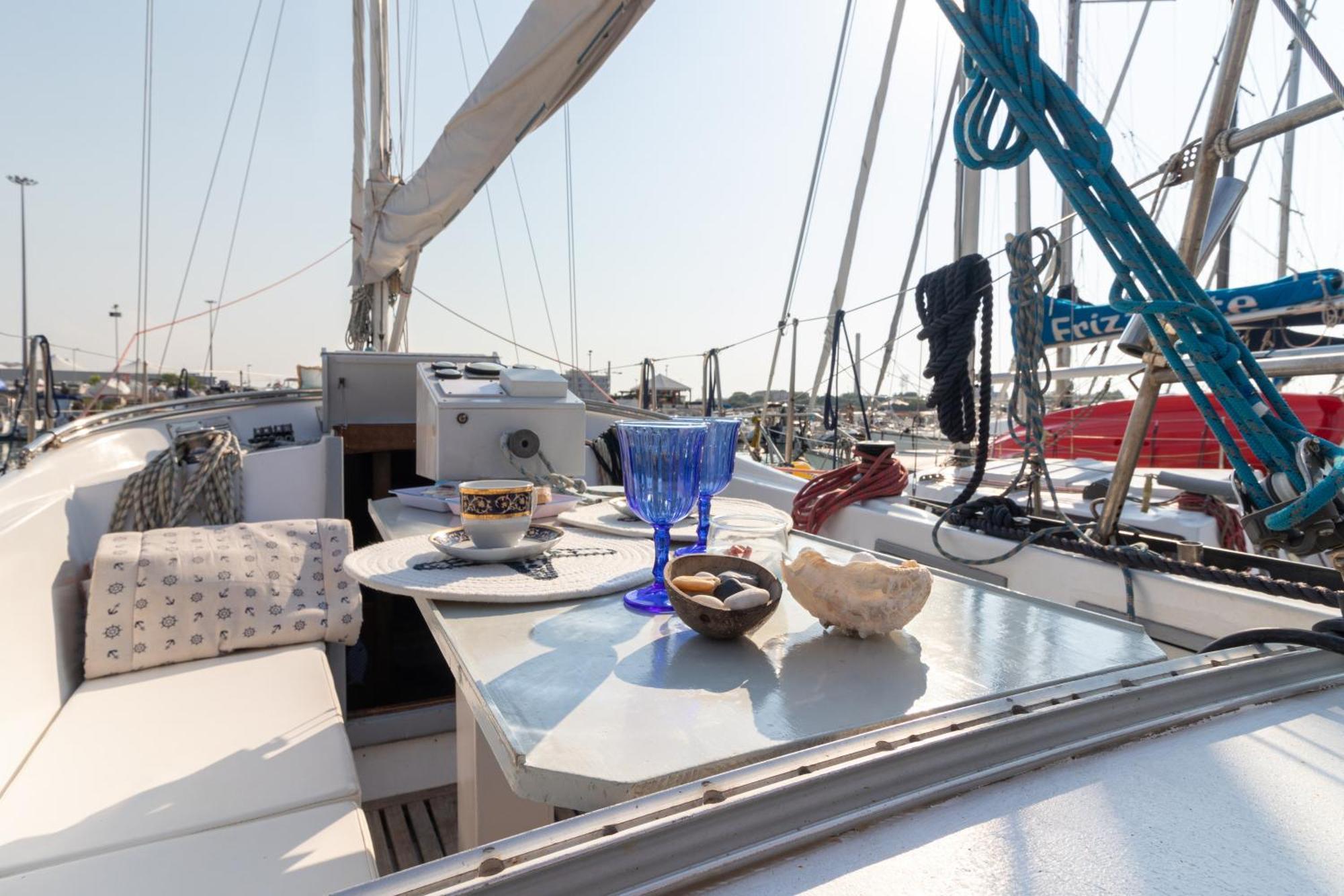 Quo Vadis Yacht Bari Exterior foto